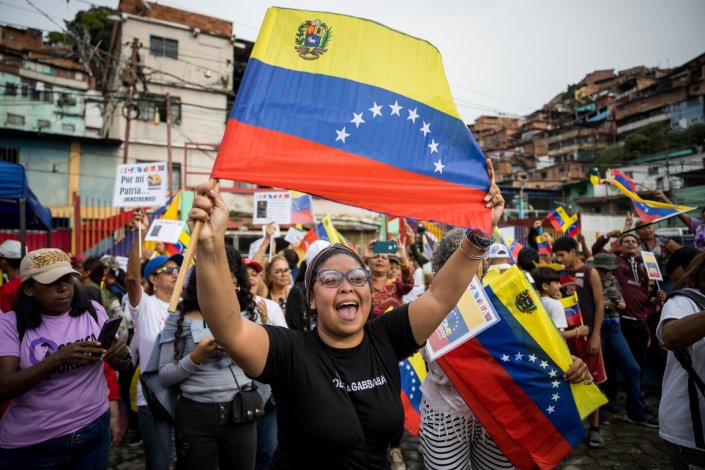 Dezenas de milhares de pessoas saíram às ruas na Venezuela para demonstrar o seu compromisso com a revolução bolivariana, integrandos as milícias de defesa da nação, em face às ameaças do Governo dos Estados Unidos da América. Numa conferência de imprensa realizada no dia 2 de Setembro, Donald Trump anunciou ter destruído um barco de droga com bandeira venezuelana. Caracas, 29 de Agosto de 2025