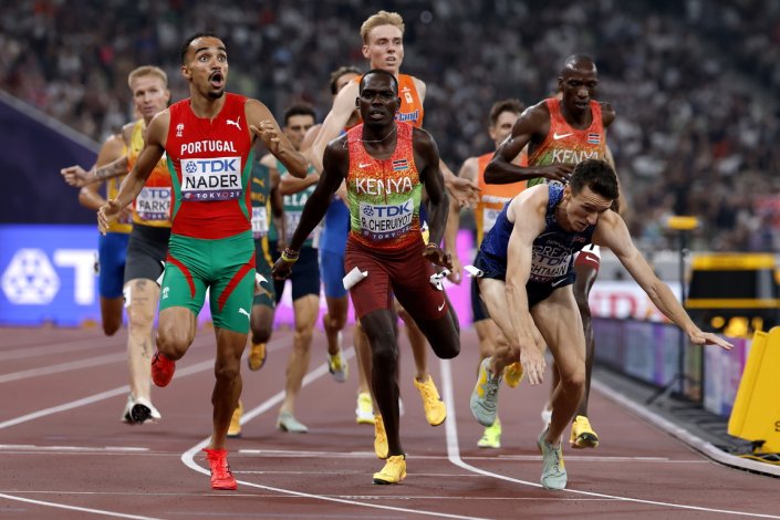 Isaac Nader conquista a medalha de ouro na final dos 1500 metros no Mundial de Atletismo de Tóquio 2025, com uma vantagem de 2 milissegundos. Tóquio, Japão, 17 de Setembro de 2025 