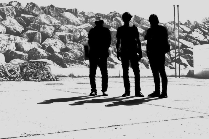 Exposição fotografia «Sombra, quase luz» de Rui Pereira, Veríssimo Dias e Vítor Seromenho no CAS – Centro de Artes de Sines, até 10 de janeiro de 2026