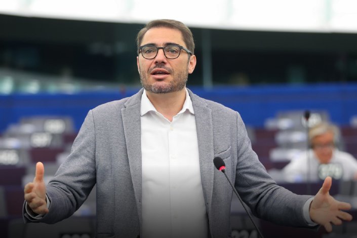 João Oliveira intervém durante um debate no Parlamento Europeu (Maio de 2025)