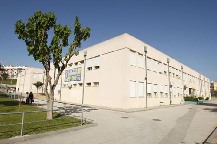  Escola EB 2/3 Pedro Eanes Lobo, localizada na Amora, concelho do Seixal