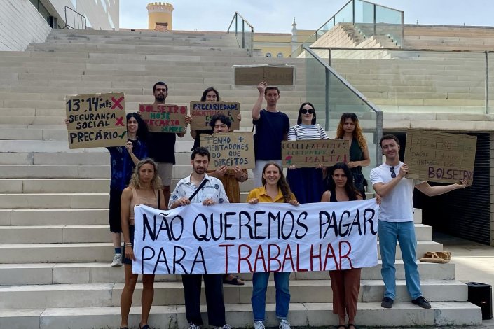 Doutorandos, bolseiros e investigadores da ABIC entregam&nbsp;carta aberta ao reitor da Universidade Nova de Lisboa pela abolição da taxa de entrega de tese de doutoramento. 18 de Junho de 2025&nbsp;