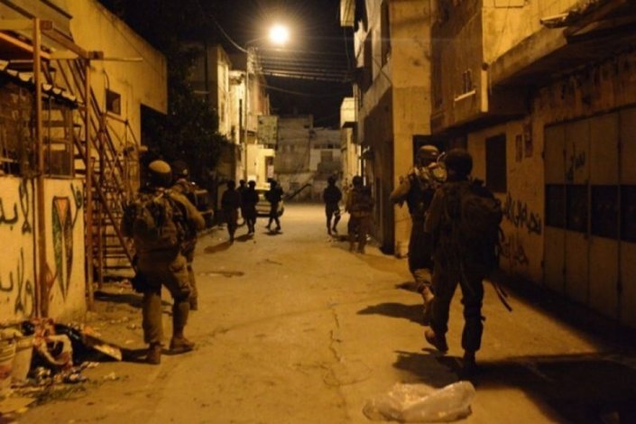 Militares israelitas durante uma operação na Margem Ocidental ocupada (foto de arquivo)