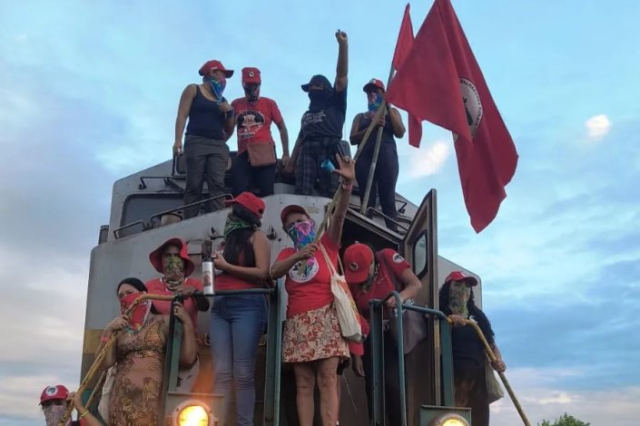 Trabalhadoras do Movimento dos Trabalhadores sem Terra (MST), em luta pela reforma agrária no Brasil