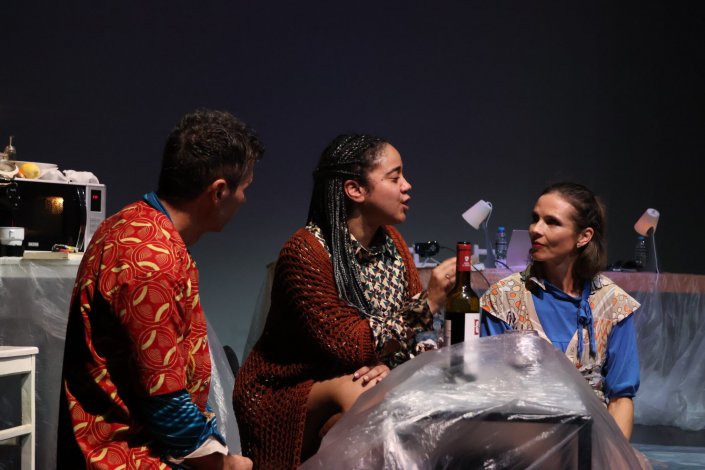 <em>Passaporte</em>, de André Amálio.