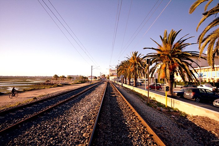 A população considera que a falta de transportes contribui para o despovoamento da freguesia