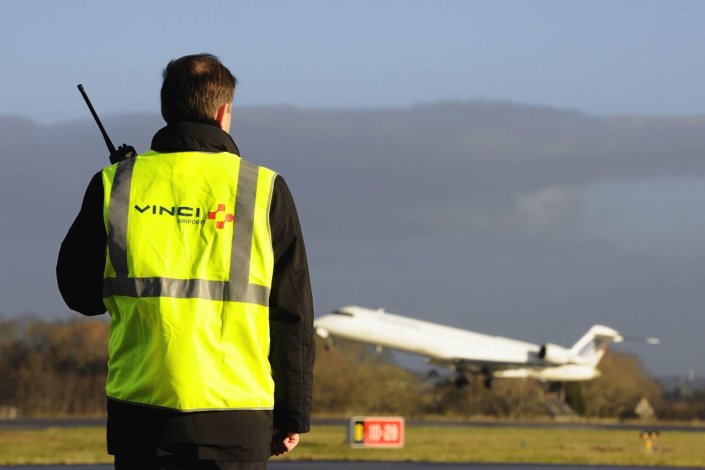 O Aeroporto Humberto Delgado quase esgotou a capacidade das suas instalações em 2016, com mais de 22 milhões de passageiros