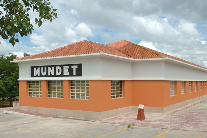 Na década de 40 trabalharam nas fábricas da Mundet (Amora e Seixal) três mil operários