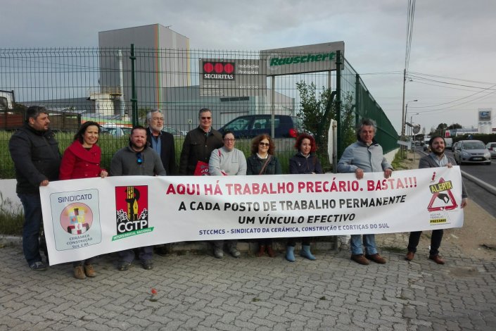 Acção contra a precariedade junto à Rauschert, em São Domingos de Rana (distrito de Lisboa)