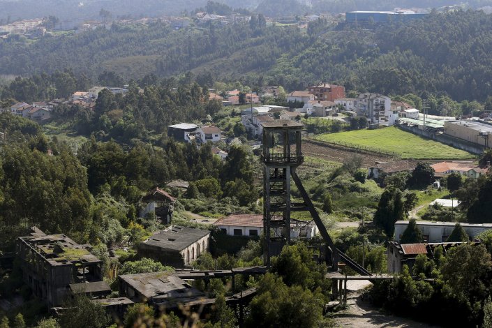 Nas antigas minas de São Pedro da Cova permanecem toneladas de resíduos perigosos