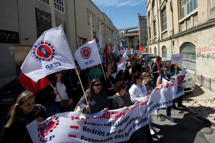 Trabalhadores exigem a regulação dos horários de trabalho, de acordo com o contrato colectivo de trabalho