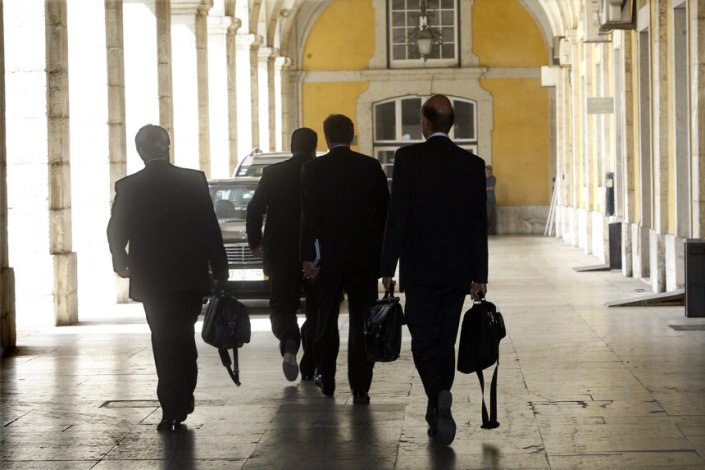 Os técnicos do Fundo Monetário Internacional, da Comissão Europeia e do Banco Central Europeu passaram a frequentar as instalações do Ministério das Finanças a partir de Abril de 2011