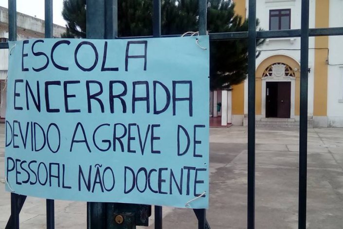 A adesão dos trabalhadores não docentes à manifestação nacional levou a que centenas de escolas fossem encerradas