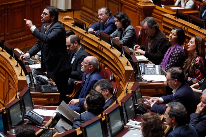 PCP e BE apresentaram medidas para reforçar os direitos dos trabalhadores em regime de trabalho nocturno e por turnos