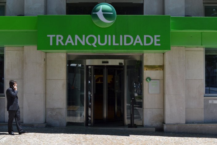 A Açoreana foi integrada na Tranquilidade, formando a Seguradoras Unidas