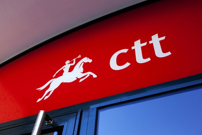 Os CTT, outrora uma empresa pública rentável para as contas do Estado, foram privatizados em 2013 e 2014 pelo governo do PSD e CDS-PP