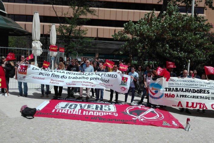 Trabalhadores dos call centers concentrados à porta da sede da PT-MEO, Lisboa, 30 de Junho