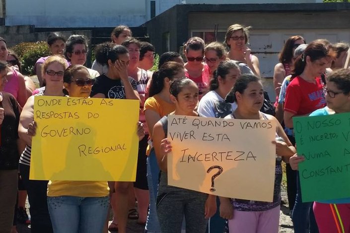 Os trabalhadores da fábrica da Cofaco, na ilha do Pico, concentraram-se esta sexta-feira