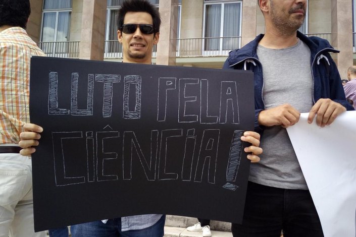 Protesto dos trabalhadores científicos da Universidade de Lisboa, junto à reitoria. 20 de Julho de 2017