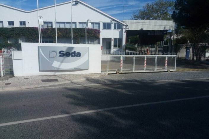A Seda Ibérica Embalagens, situada em Oeiras, tem aproximadamente 235 trabalhadores ao seu serviço, tendo em 2016 apresentado um resultado líquido de 1 milhão e 350 mil euros.