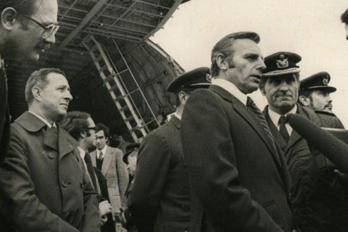 Frank Carlucci, embaixador norte-americano em Portugal entre 1975 e 1978, «acompanhou de perto» o Verão Quente de 1975