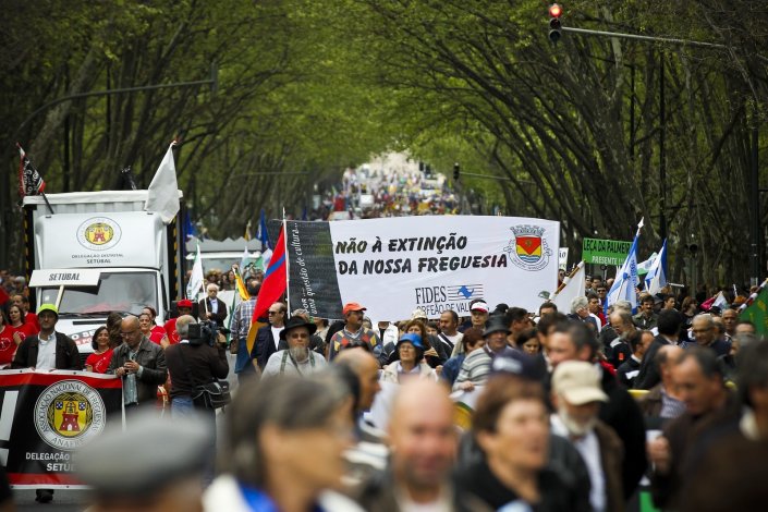Manifestação nacional em defesa das freguesias, dinamizada pelas juntas de freguesia e pelas populações, que juntou centenas de milhares de participantes em Lisboa. 31 de Março de 2012