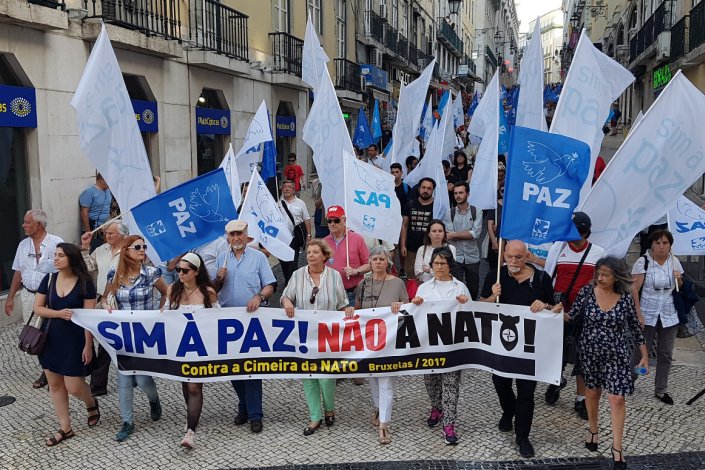 Manifestação que o CPPC promoveu em Lisboa em defesa da paz e contra a cimeira da NATO em Bruxelas