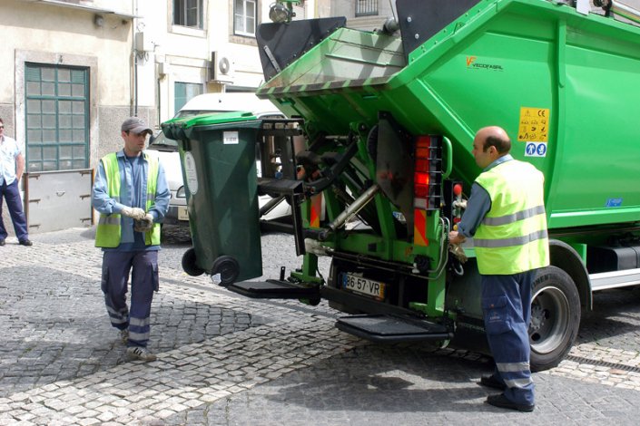 Trabalhadores da limpeza urbana em Lisboa apresentam várias reivindicações ao Executivo Municipal
