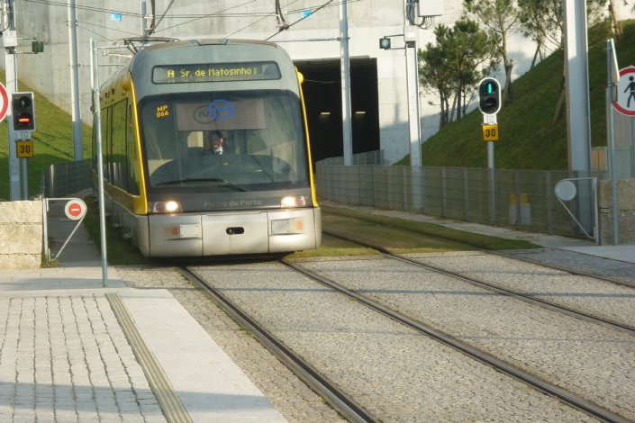 O Metro do Porto é actualmente explorado por um consórcio composto pela Barraqueiro, pela Arriva (grupo Deutsche Bahn), pela Keolis (França) e pela Manvia