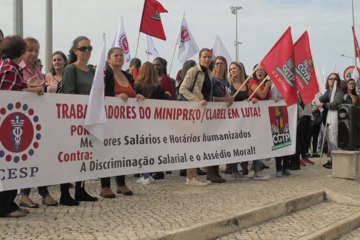 Trabalhadores do Dia Portugal concentrados na sede da empresa, em Oeiras (Edifício Parque Oceano – Santo Amaro de Oeiras),19 de OutubroCréditos / CESP 
