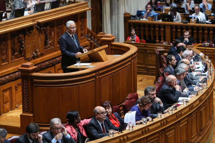 O primeiro-ministro, António Costa, discursa durante o debate na generalidade da proposta do Governo de Orçamento do Estado para 2018, na Assembleia da República, em Lisboa, 02 de Novembro de 2017