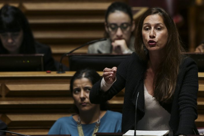 A deputada do PCP, Rita Rato, intervém na Assembleia da República, em Lisboa. 22 de Novembro de 2017