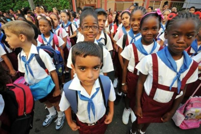 Crianças do Ensino Primário em Cuba