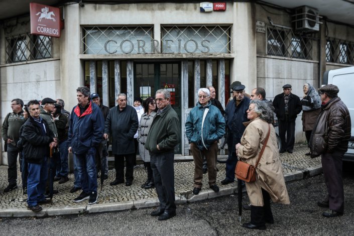 População e autarcas, designadamente o presidente da Câmara Municipal do Seixal, manifestaram-se no dia 11 de Janeiro contra o encerramento do posto dos CTT em Aldeia de Paio Pires