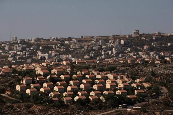 Israel prossegue a política expansionista nos territórios ocupados da Palestina, pese embora os colonatos serem considerados ilegais à luz da Convenção de Genebra
