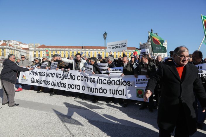 A concentração foi organizada pelo Movimento Associativo de Apoio às Vitímas dos Incêndios de Midões (MAAVIM), a Confederação Nacional da Agricultura (CNA) e a Associação Distrital dos Agricultores de Coimbra (ADACO) 