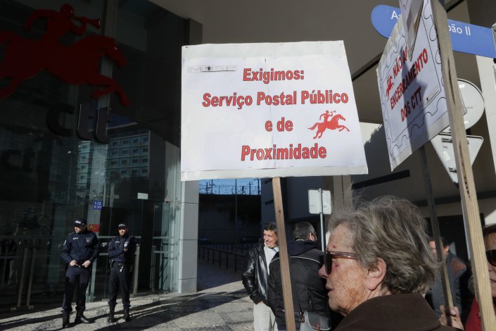 Esta tarde, uma manifestação de trabalhadores e utentes, que parte do Marquês de Pombal, irá exigir ao primeiro-ministro a reversão da privatização da empresa
