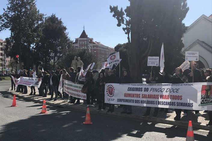 Segundo o CESP, cerca de 40% dos trabalhadores do sector recebem salários inferiores a 600 euros e 80% abaixo dos 640 euros
