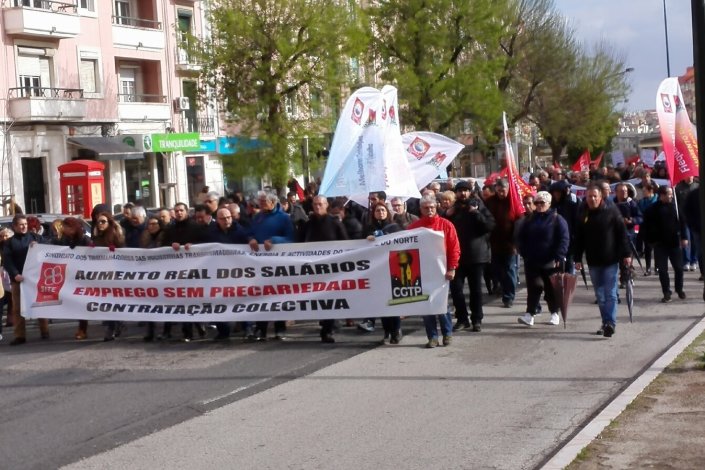 As acções de protesto foram organizadas pela Federação Intersindical das Indústrias Metalúrgicas, Químicas, Eléctricas, Farmacêutica, Celulose, Papel, Gráfica, Imprensa, Energia e Minas (Fiequimetal/CGTP-IN).