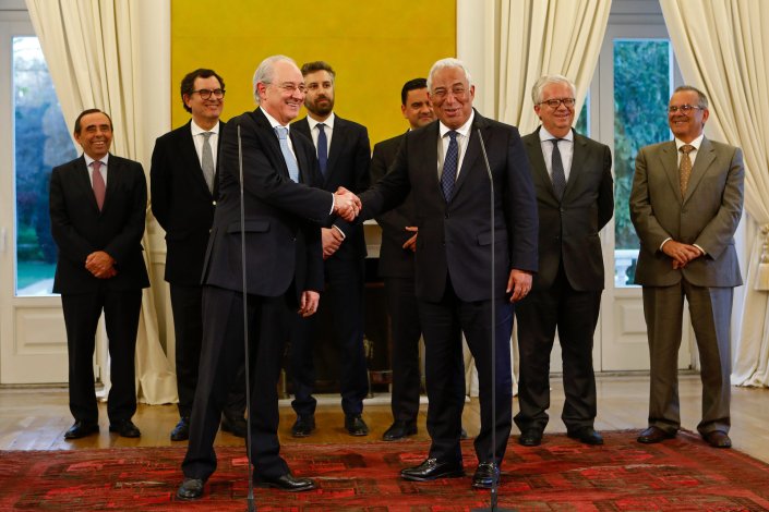 O primeiro-ministro, António Costa, e o presidente do PSD, Rui Rio, falaram à imprensa após um encontro na residência oficial de São Bento, em Lisboa, 18 de Abril de 2018.