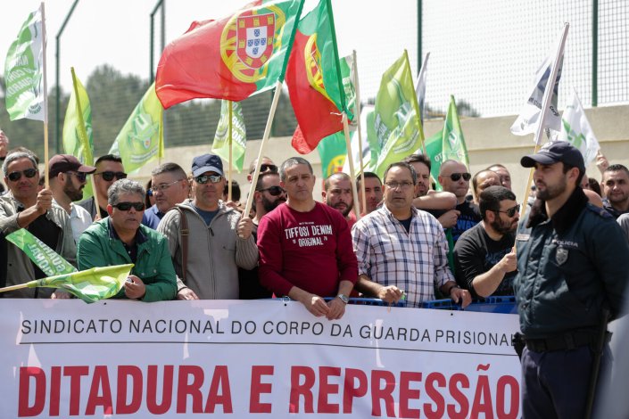 Guardas realizaram um protesto ruidosa à porta do estabelecimento