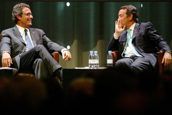 António Mexia, presidente da EDP, com o ex-ministro da Economia Manuel Pinho, na Casa da Musica, no Porto. 7 de Julho de 2006