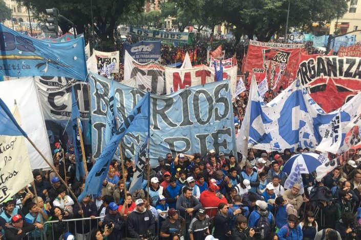 Milhares de trabalhadores exigiram melhores condições de vida e o fim das políticas de ajuste do governo de Macri