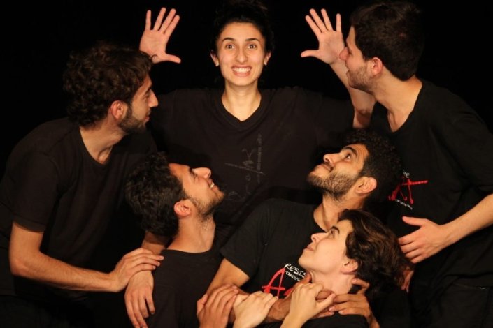 A peça de teatro de rua «Regresso à Palestina» interpretada por alunos da Freedom Theatre School, esteve entre nós em Abril de 2018, para a 4.ª edição do festival «encontros do DeVIR», no Cine-teatro Louletano, em Loulé. O Freedom Theatre é um teatro comunitário e centro cultural no Campo de Refugiados de Jenin, na parte norte da Cisjordânia ocupada. Foto de arquivo, 12.01.2017.