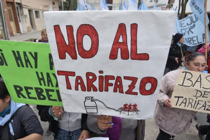 Têm sido frequentes, na Argentina, as mobilizações contra os aumentos dos preços da luz, da, água, do gás e dos transportes