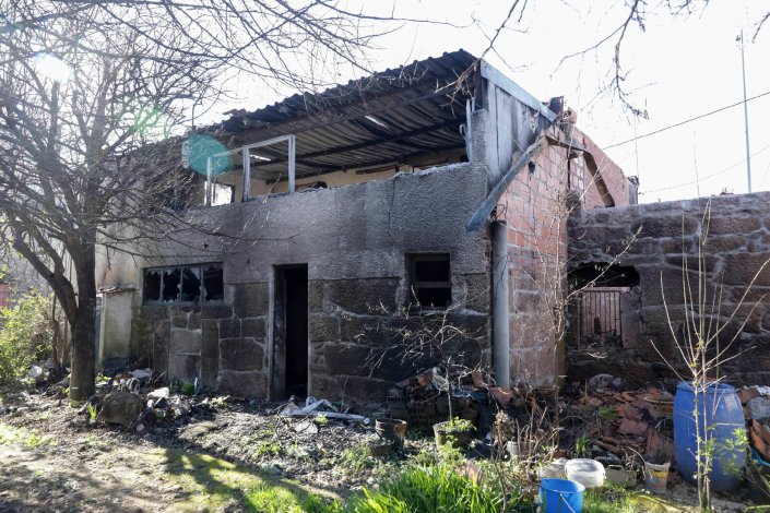 Uma das habitações destruídas pelos incêndios de Outubro, em Adiça, Tondela