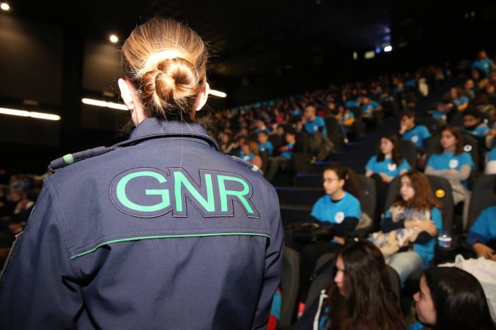 Há casos em que as militares entregam os filhos na creche «quando o serviço acalma»