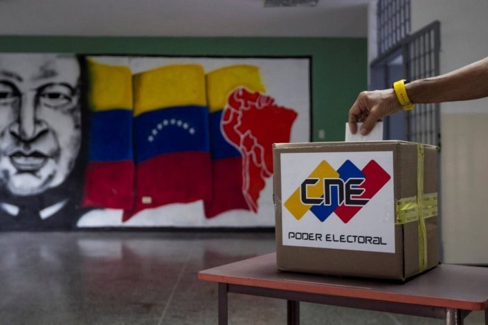De acordo com o CNE, as eleições de hoje na Venezuela estão a decorrer com normalidade e a registar uma alta afluência