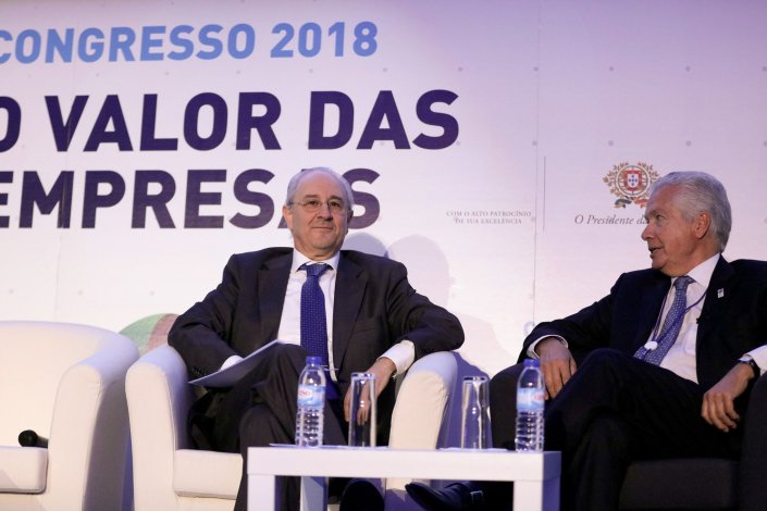 O presidente do PSD, Rui Rio, acompanhado pelo presidente da CIP, António Saraiva, na sessão de abertura do Congresso CIP 2018 – O Valor das Empresas, realizado no Europarque, em Santa Maria da Feira. 11 de Abril de 2018
