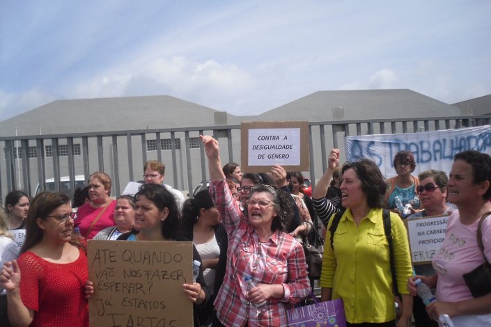 Concentração de trabalhadoras da Cofaco, em protesto contra as desigualdades